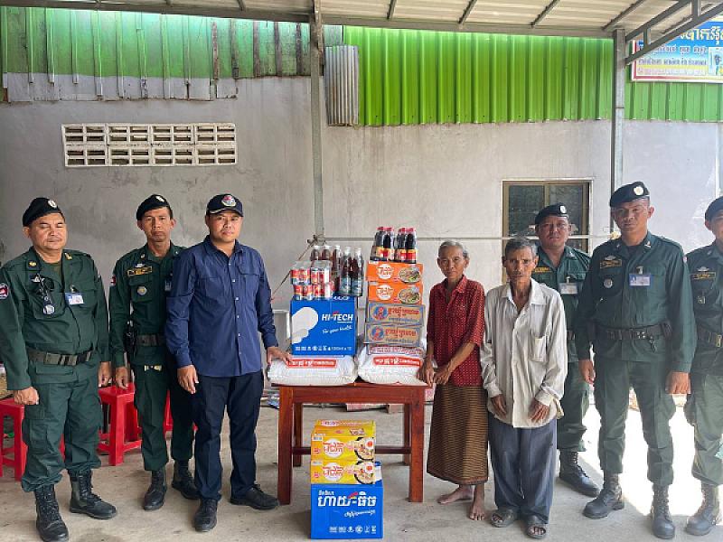 អំណោយសម្តេចកិត្តិព្រឹទ្ធបណ្ឌិត ប៊ុន រ៉ានី បានប្រគល់ជូនគ្រួសារយោធិនដែលជួបការលំបាក - Image 10