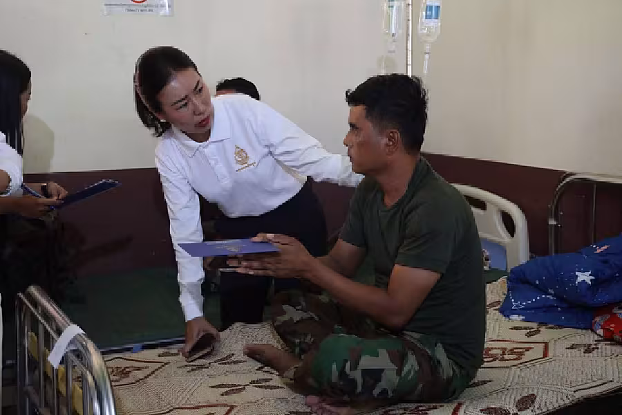 សមាគមឧកញ៉ាកម្ពុជា នាំយកថវិកាជូនកងទ័ពសម្រាកព្យាបាលរបួស ក្នុងខេត្តឧត្តរមានជ័យ - Image 3