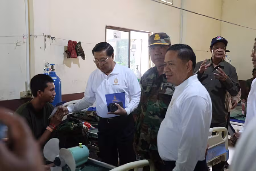 សមាគមឧកញ៉ាកម្ពុជា នាំយកថវិកាជូនកងទ័ពសម្រាកព្យាបាលរបួស ក្នុងខេត្តឧត្តរមានជ័យ - Image 4