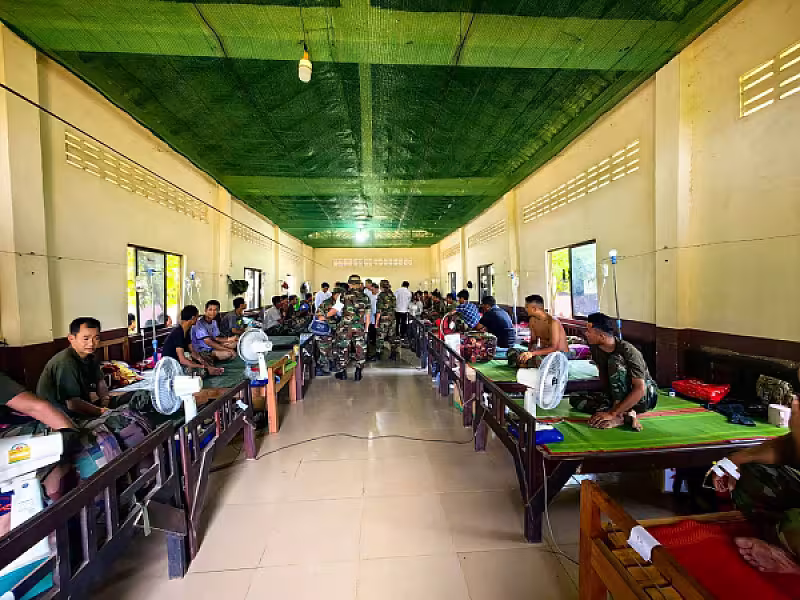 សមាគមឧកញ៉ាកម្ពុជា នាំយកថវិកាជូនកងទ័ពសម្រាកព្យាបាលរបួស ក្នុងខេត្តឧត្តរមានជ័យ - Image 7