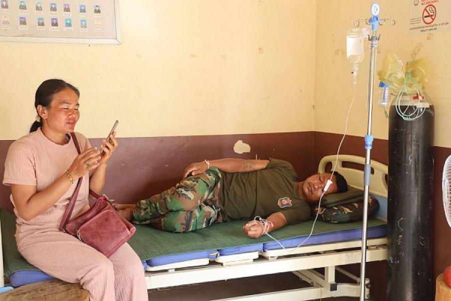 សមាគមឧកញ៉ាកម្ពុជា នាំយកថវិកាជូនកងទ័ពសម្រាកព្យាបាលរបួស ក្នុងខេត្តឧត្តរមានជ័យ - Image 8