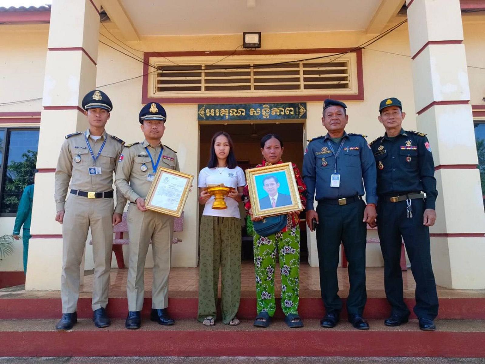 ស.អ.ក ខេត្តកណ្តាល នាំយកថវិកាបេឡាមរណសង្គ្រោះជូនដល់គ្រួសារនៃសពអតីតយុទ្ធជនមួយគ្រួសារ