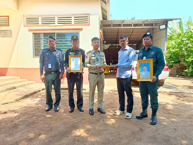 ស.អ.ក ខេត្តកណ្តាល នាំយកថវិកាបេឡាមរណសង្គ្រោះជូនដល់គ្រួសារនៃសពអតីតយុទ្ធជនមួយគ្រួសារ - Image 3