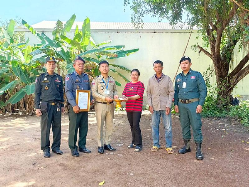 ស.អ.ក ខេត្តកណ្តាល នាំយកថវិកាបេឡាមរណសង្គ្រោះជូនដល់គ្រួសារនៃសពអតីតយុទ្ធជនមួយគ្រួសារ - Image 4