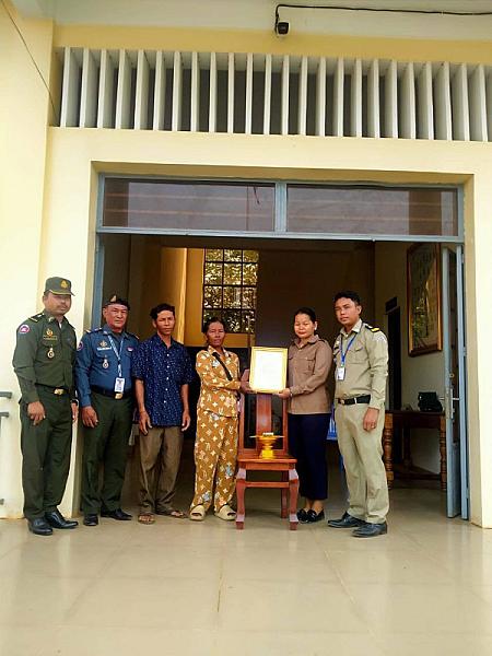 ស.អ.ក ខេត្តត្បូងឃ្មុំ នាំយកថវិកាបេឡាមរណសង្គ្រោះជូនដល់គ្រួសារនៃសពអតីតយុទ្ធជន០៨គ្រួសារ - Image 2