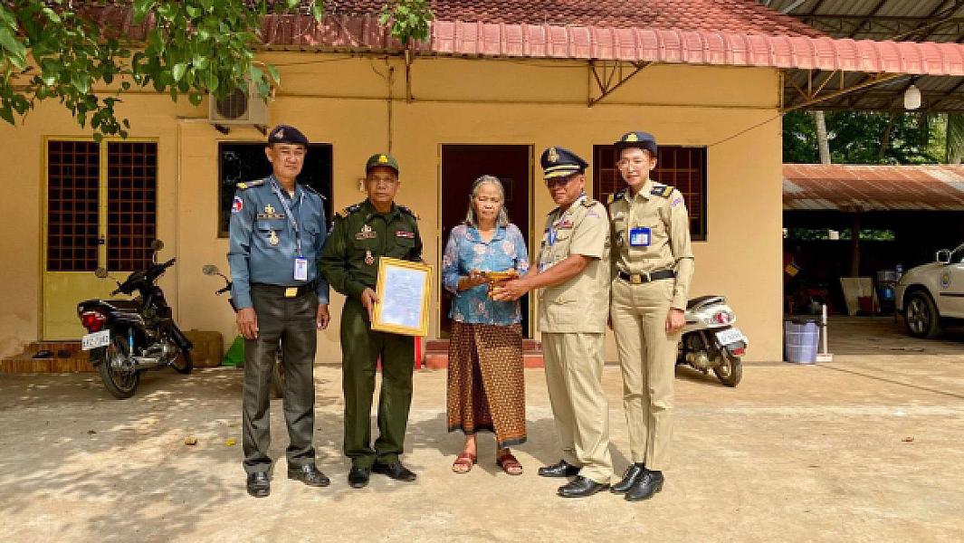 ស.អ.ក ខេត្តត្បូងឃ្មុំ នាំយកថវិកាបេឡាមរណសង្គ្រោះជូនដល់គ្រួសារនៃសពអតីតយុទ្ធជន០៨គ្រួសារ - Image 4