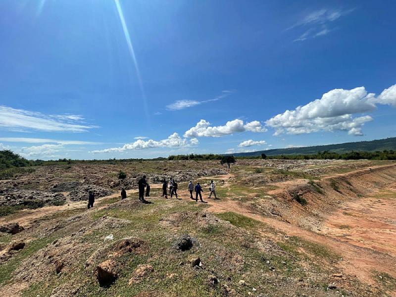 ក្រុមការងារសមាគមអតីតយុទ្ធជនកម្ពុជា ចុះពិនិត្យរៀបចំសម្បទានដីសង្គមកិច្ច ដើម្បីសាងសង់ផ្ទះជូនអតីតយុទ្ធជន - Image 9