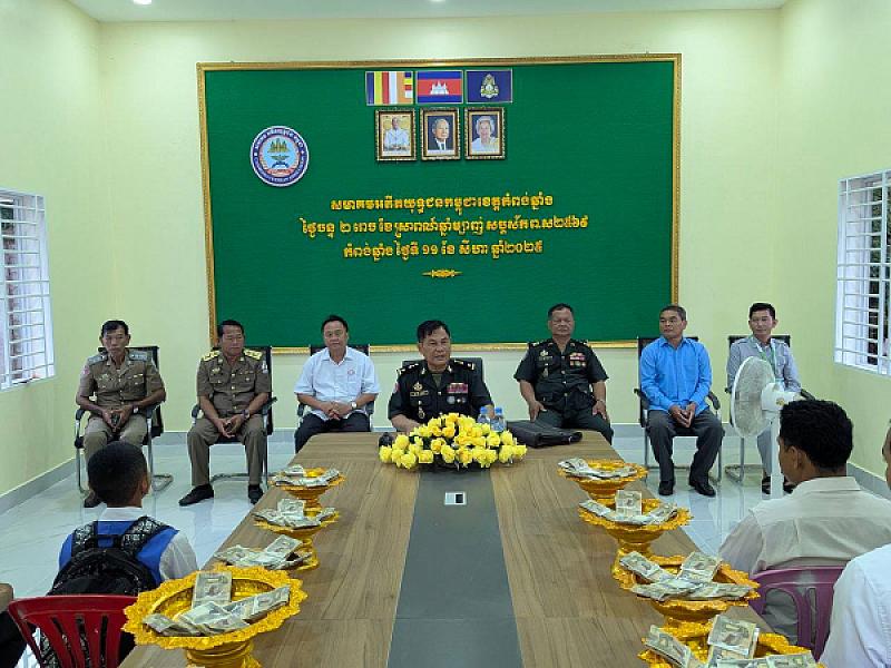 ស.អ.ក ខេត្តកំពង់ឆ្នាំង នាំយកថវិកាបេឡាមរណសង្រ្គោះជូនគ្រួសារសពអតីតយុទ្ធជន១៦គ្រួសារ - Image 4