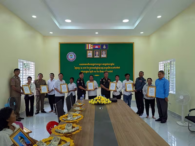 ស.អ.ក ខេត្តកំពង់ឆ្នាំង នាំយកថវិកាបេឡាមរណសង្រ្គោះជូនគ្រួសារសពអតីតយុទ្ធជន១៦គ្រួសារ - Image 5