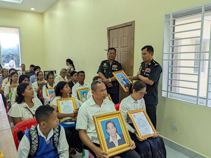 ស.អ.ក ខេត្តកំពង់ឆ្នាំង នាំយកថវិកាបេឡាមរណសង្រ្គោះជូនគ្រួសារសពអតីតយុទ្ធជន១៦គ្រួសារ - Image 6