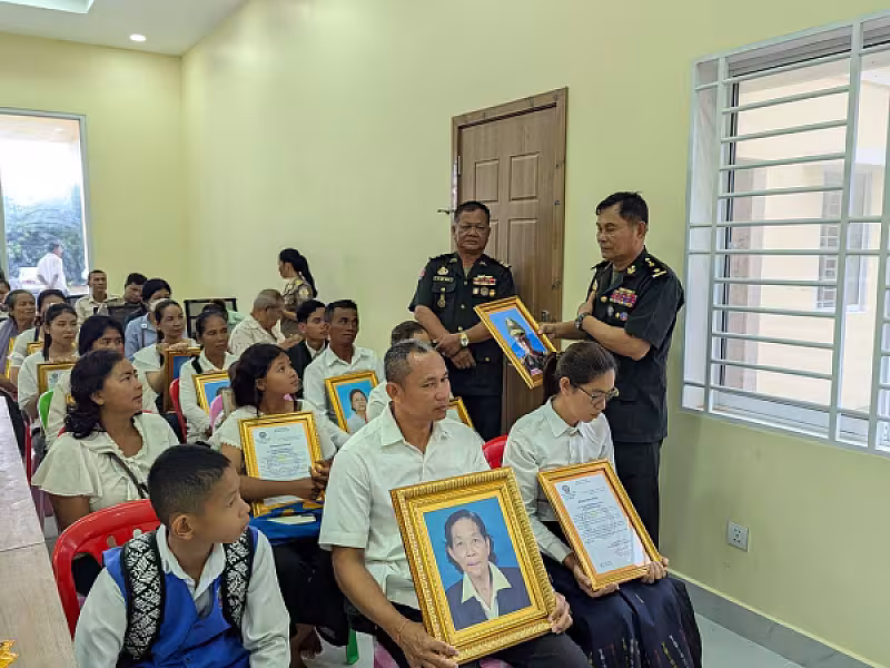 ស.អ.ក ខេត្តកំពង់ឆ្នាំង នាំយកថវិកាបេឡាមរណសង្រ្គោះជូនគ្រួសារសពអតីតយុទ្ធជន១៦គ្រួសារ - Image 6