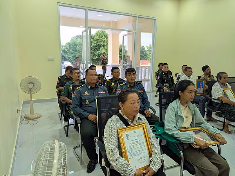 ស.អ.ក ខេត្តកំពង់ឆ្នាំង នាំយកថវិកាបេឡាមរណសង្រ្គោះជូនគ្រួសារសពអតីតយុទ្ធជន១៦គ្រួសារ - Image 9