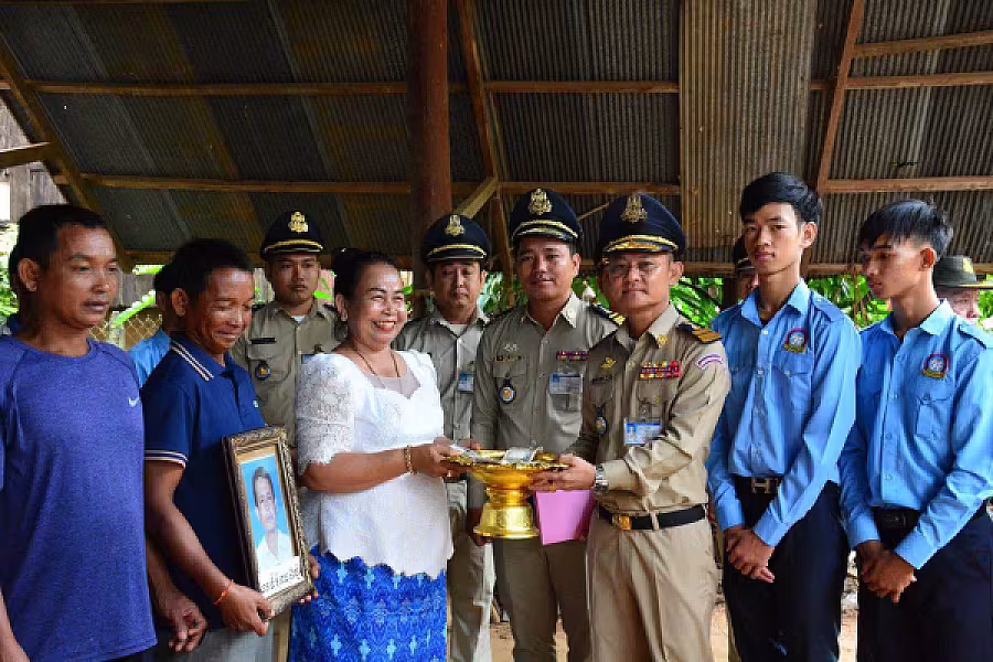 ស.អ.ក ខេត្តសៀមរាប នាំយកថវិកាបេឡាមរណសង្គ្រោះជូនគ្រួសារសពអតីតយុទ្ធជន ១១គ្រួសារ - Image 5