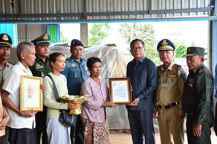 ស.អ.ក ខេត្តសៀមរាប នាំយកថវិកាបេឡាមរណសង្គ្រោះជូនគ្រួសារសពអតីតយុទ្ធជន ១១គ្រួសារ - Image 6