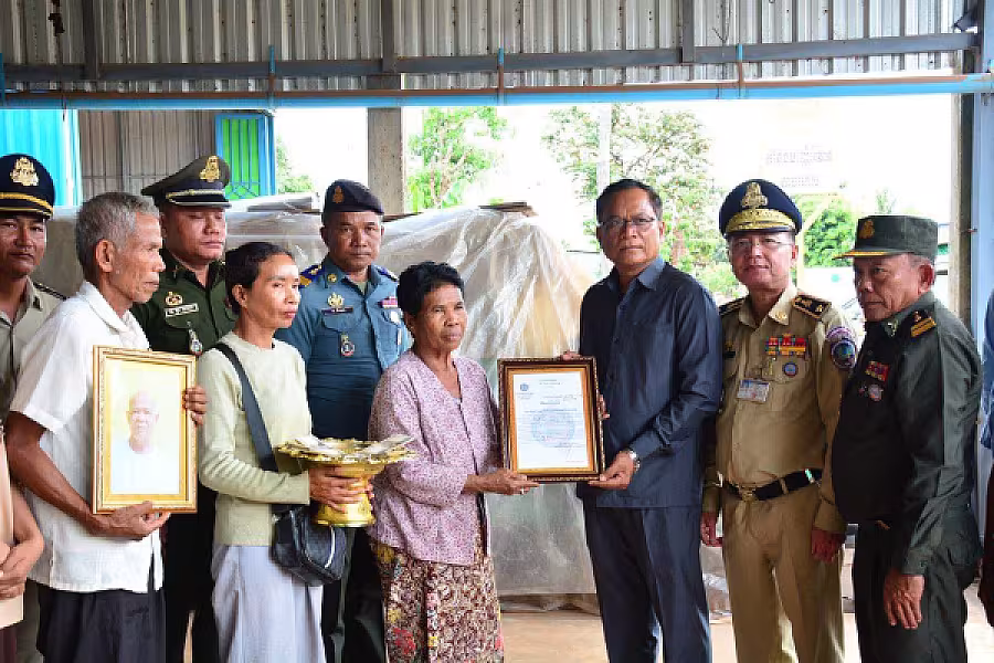 ស.អ.ក ខេត្តសៀមរាប នាំយកថវិកាបេឡាមរណសង្គ្រោះជូនគ្រួសារសពអតីតយុទ្ធជន ១១គ្រួសារ - Image 6