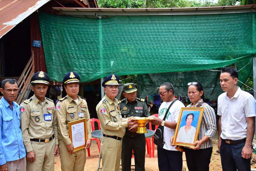 ស.អ.ក ខេត្តសៀមរាប នាំយកថវិកាបេឡាមរណសង្គ្រោះជូនគ្រួសារសពអតីតយុទ្ធជន ១១គ្រួសារ - Image 9