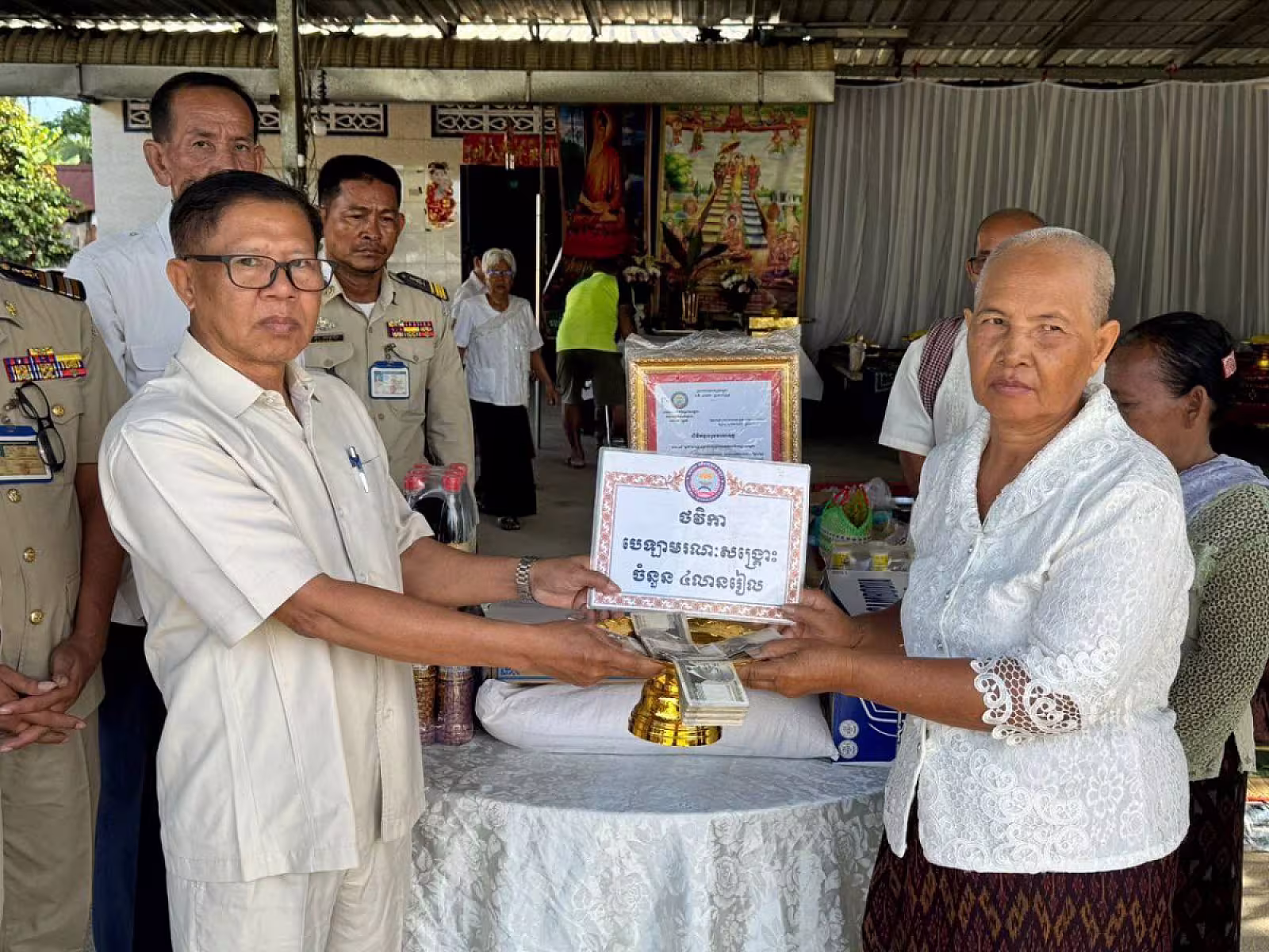 ស.អ.ក ខេត្តកណ្តាល នាំយកថវិកាបេឡាមរណសង្គ្រោះជូនដល់គ្រួសារសពអតីតយុទ្ធជនមួយគ្រួសារ