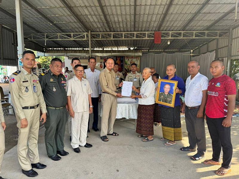 ស.អ.ក ខេត្តកណ្តាល នាំយកថវិកាបេឡាមរណសង្គ្រោះជូនដល់គ្រួសារសពអតីតយុទ្ធជនមួយគ្រួសារ - Image 2