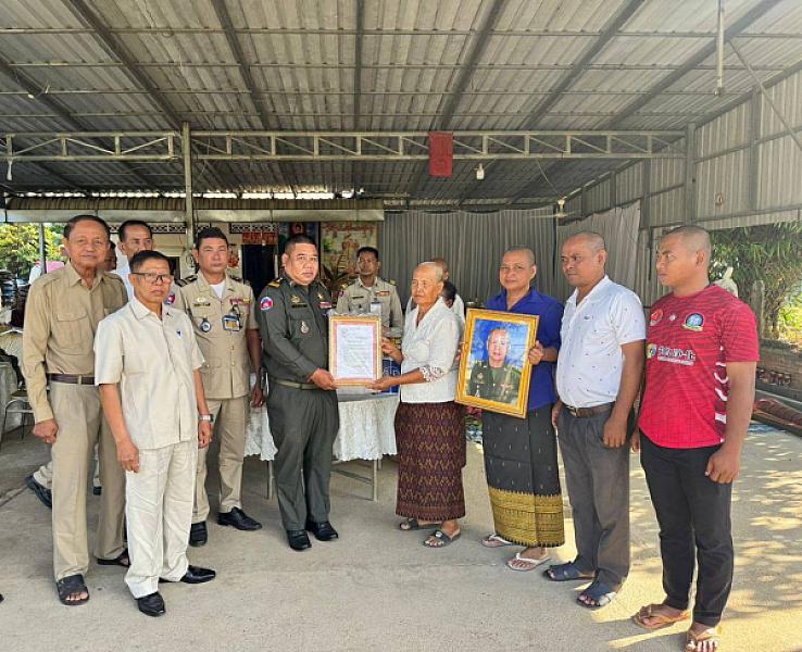 ស.អ.ក ខេត្តកណ្តាល នាំយកថវិកាបេឡាមរណសង្គ្រោះជូនដល់គ្រួសារសពអតីតយុទ្ធជនមួយគ្រួសារ - Image 3