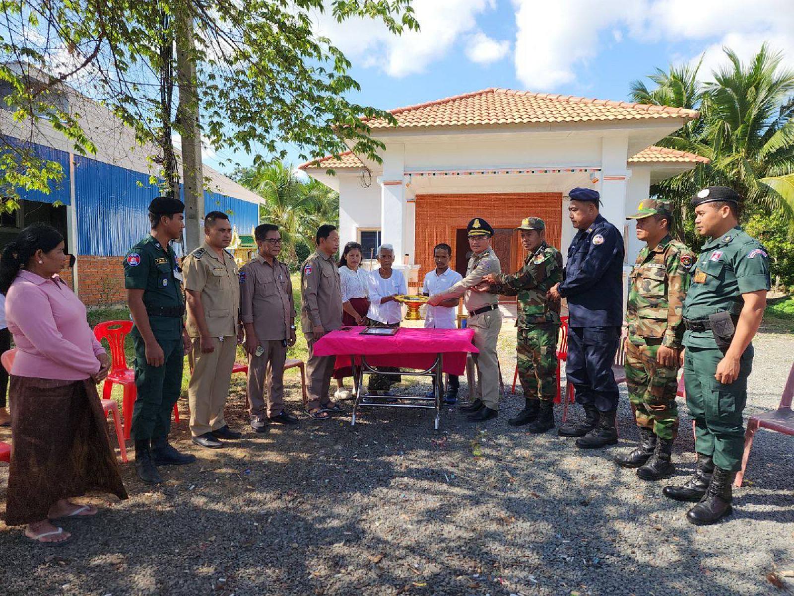 ស.អ.ក ខេត្តបន្ទាយមានជ័យ នាំយកថវិកាបេឡាមរណសង្គ្រោះជូនដល់គ្រួសារសពអតីតយុទ្ធជនមួយគ្រួសារ