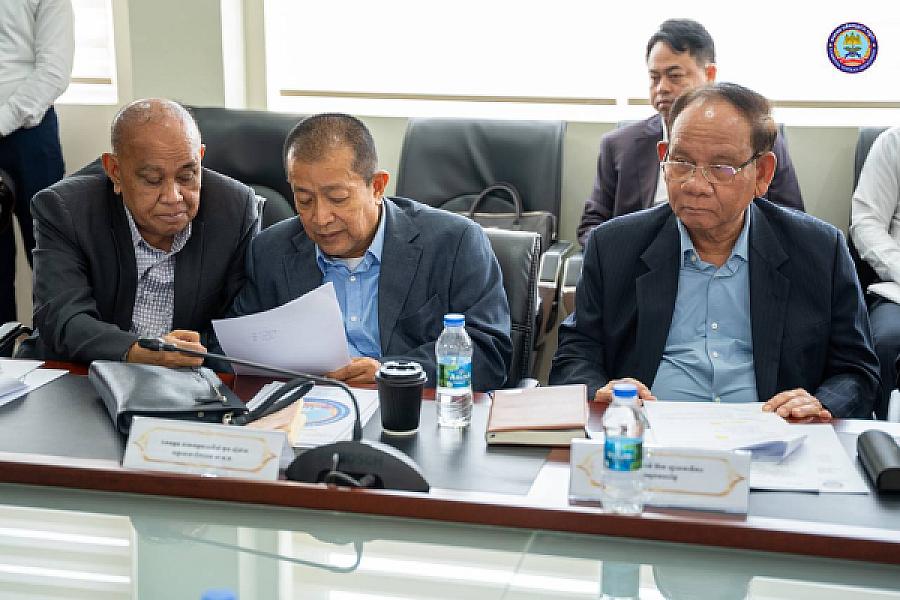 ឯកឧត្តមកិត្តិសង្គហបណ្ឌិត គន់ គីម ទេសរដ្ឋមន្រ្តី អនុប្រធាន និងជាអគ្គលេខាធិការសមាគមអតីតយុទ្ធជនកម្ពុជា បានអញ្ជើញដឹកនាំកិច្ចប្រជុំពិភាក្សាការងាររៀបចំមហាសន្និបាតវិសាមញ្ញតំណាងសមាគមអតីតយុទ្ធជនកម្ពុជា - Image 2