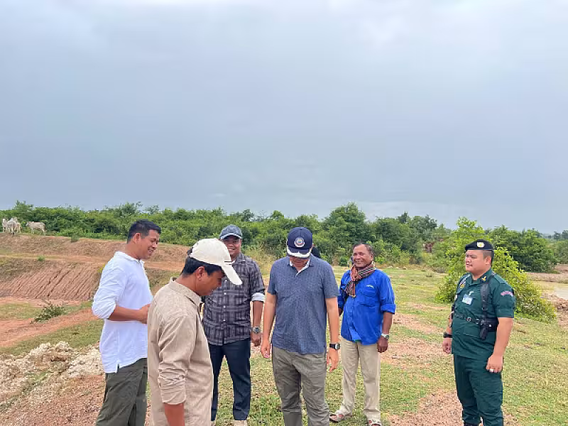 ស.អ.ក ខេត្តបាត់ដំបង ចុះពិនិត្យដីសម្បទានសង្គមកិច្ច និងហេដ្ឋារចនាសម័្ពន្ធ ជូនអតីតយុទ្ធជន - Image 7