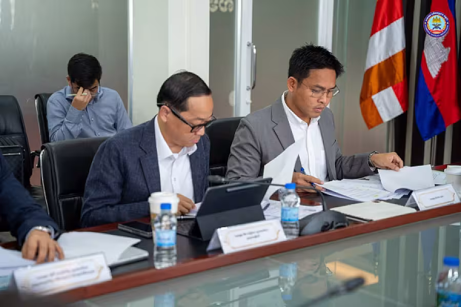 ឯកឧត្តមកិត្តិសង្គហបណ្ឌិត គន់ គីម ទេសរដ្ឋមន្រ្តី អនុប្រធាន និងជាអគ្គលេខាធិការសមាគមអតីតយុទ្ធជនកម្ពុជា បានអញ្ជើញដឹកនាំកិច្ចប្រជុំពិភាក្សាការងាររៀបចំមហាសន្និបាតវិសាមញ្ញតំណាងសមាគមអតីតយុទ្ធជនកម្ពុជា - Image 3