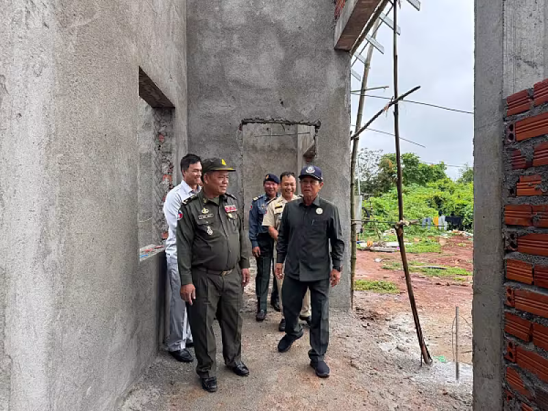 ឯកឧត្តម ឈៀ ស៊ីដារ៉ា ចុះពិនិត្យដំណើរការសាងសង់អគារស្នាក់ការ ស.អ.ក ខេត្តរតនគិរី - Image 4