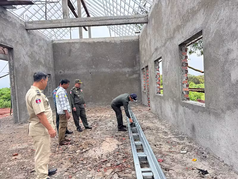 ឯកឧត្តម ឈៀ ស៊ីដារ៉ា ចុះពិនិត្យដំណើរការសាងសង់អគារស្នាក់ការ ស.អ.ក ខេត្តរតនគិរី - Image 5