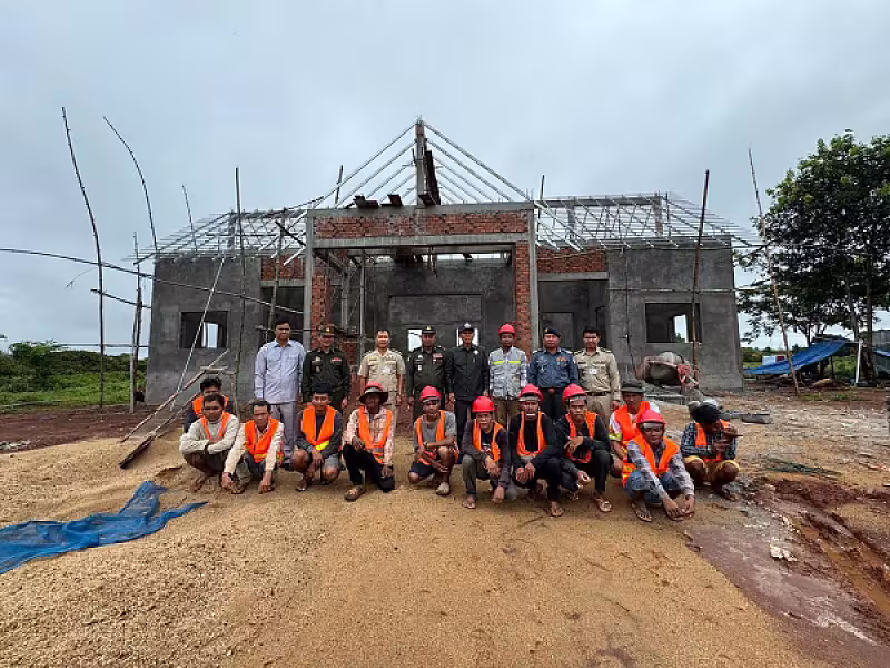 ឯកឧត្តម ឈៀ ស៊ីដារ៉ា ចុះពិនិត្យដំណើរការសាងសង់អគារស្នាក់ការ ស.អ.ក ខេត្តរតនគិរី - Image 10