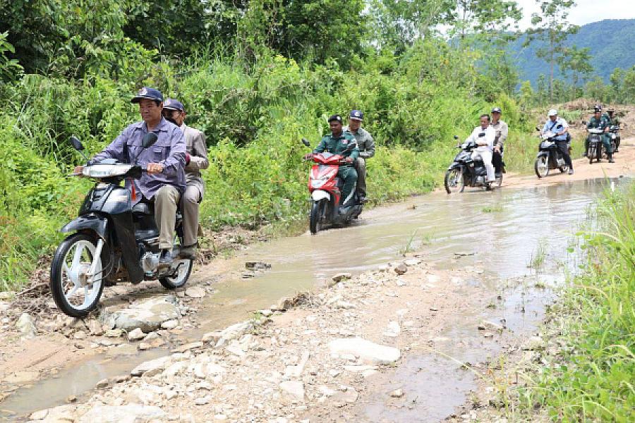 ឯកឧត្តមកិត្តិសង្គហបណ្ឌិត គន់ គីម ចុះពិនិត្យសកម្មភាពក្រុមការងារសាងសង់ផ្ទះបន្ថែមជូនអតីតយុទ្ធជន នៅភូមិប៊ុនរ៉ានីសែនជ័យដំណាក់ទ្រយឹង  - Image 10