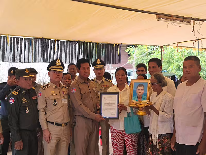 ស.អ.ក ខេត្តសៀមរាប នាំយកថវិកាបេឡាមរណសង្គ្រោះជូនដល់គ្រួសារនៃសពអតីតយុទ្ធជន៣គ្រួសារ - Image 4