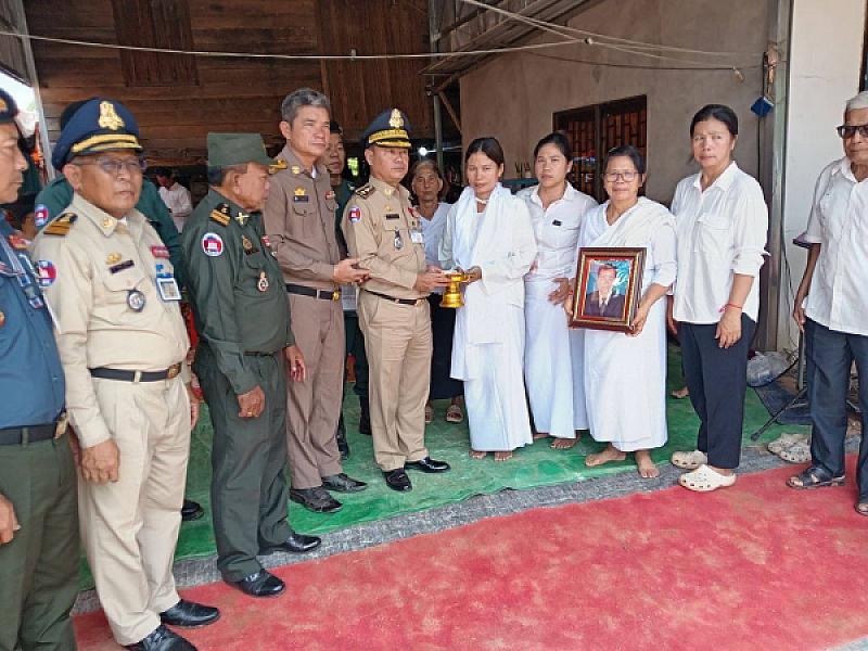 ស.អ.ក ខេត្តសៀមរាប នាំយកថវិកាបេឡាមរណសង្គ្រោះជូនដល់គ្រួសារនៃសពអតីតយុទ្ធជន៣គ្រួសារ - Image 7