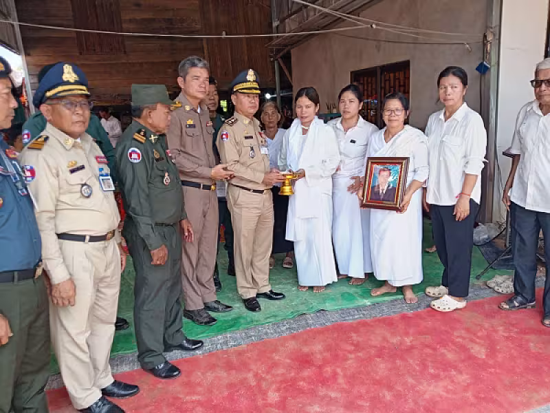 ស.អ.ក ខេត្តសៀមរាប នាំយកថវិកាបេឡាមរណសង្គ្រោះជូនដល់គ្រួសារនៃសពអតីតយុទ្ធជន៣គ្រួសារ - Image 7