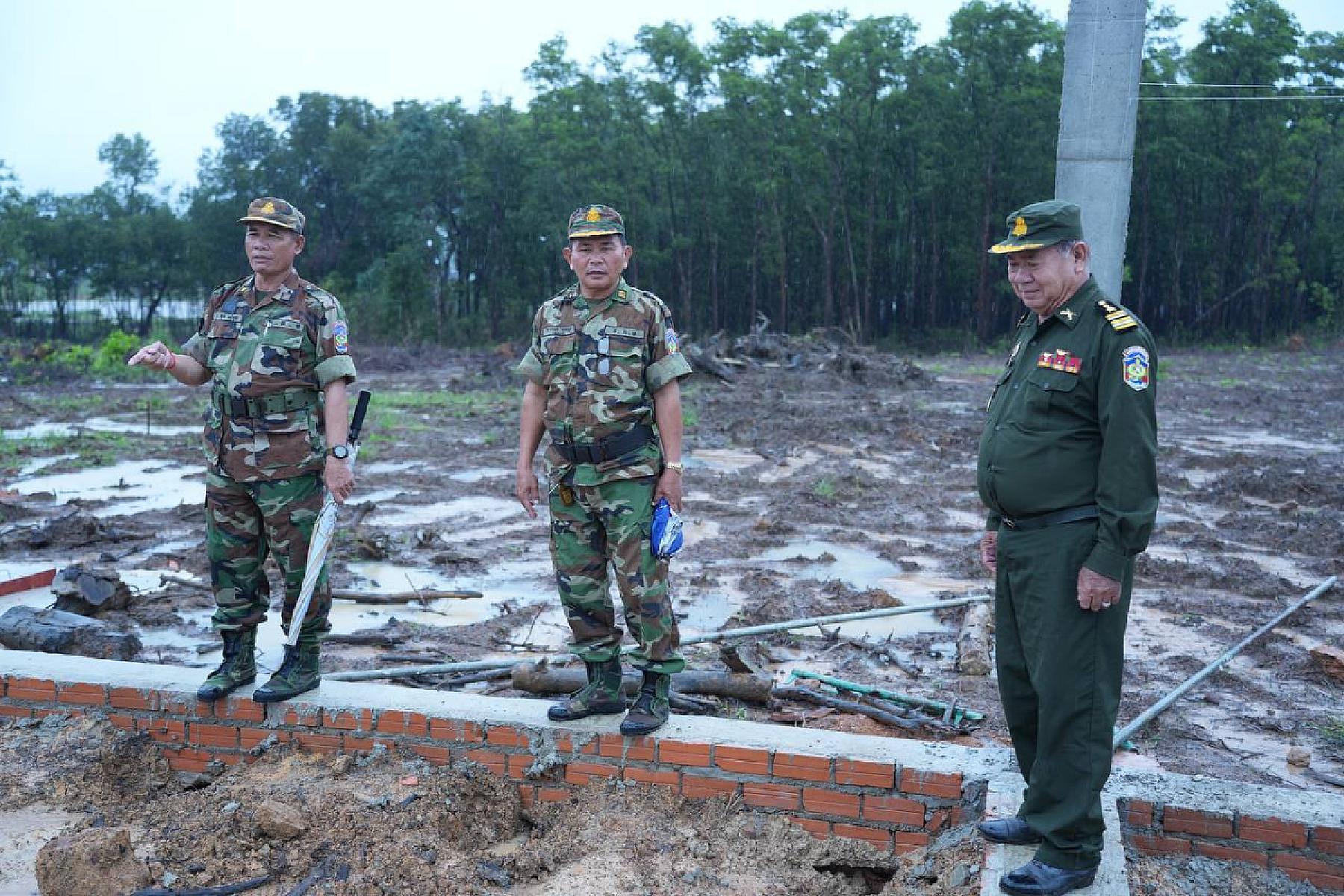ឧត្តមសេនីយ៍ត្រី នូវ សំអុល ចុះពិនិត្យការសាងសង់ទីស្នាក់ការ ស.អ.ក ខេត្តព្រះសីហនុ