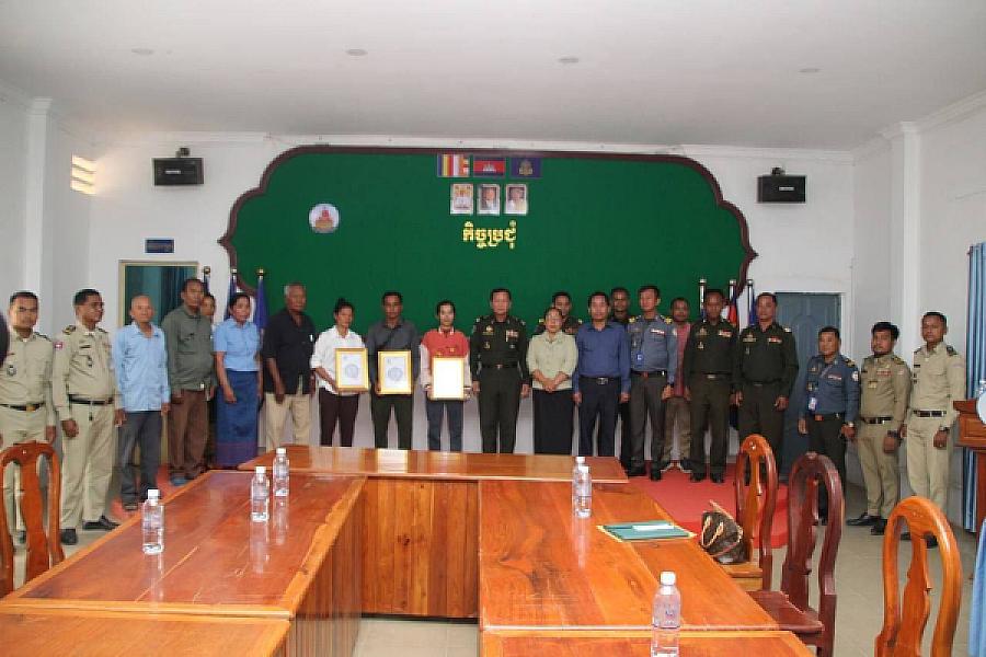 ស.អ.ក ខេត្តកំពង់ស្ពឺ នាំយកថវិកាបេឡាមរណសង្គ្រោះជូនគ្រួសារសពសមាជិកអតីតយុទ្ធជន៣គ្រួសារ - Image 5