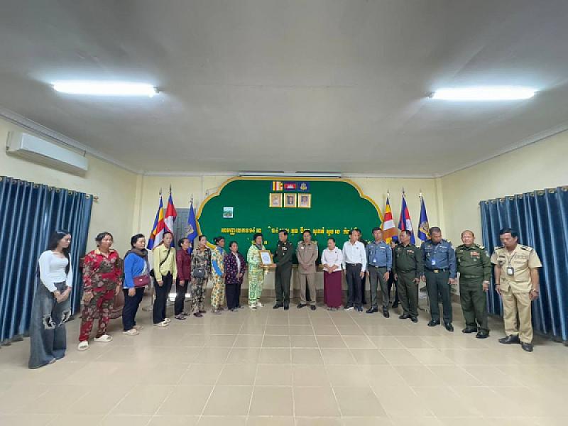 គ្រួសារសពអតីតយុទ្ធជនចំនួន៩គ្រួសារទទួលបានថវិកាបេឡាមរណសង្គ្រោះពី ស.អ.ក. ខេត្តកំពង់ស្ពឺ - Image 4