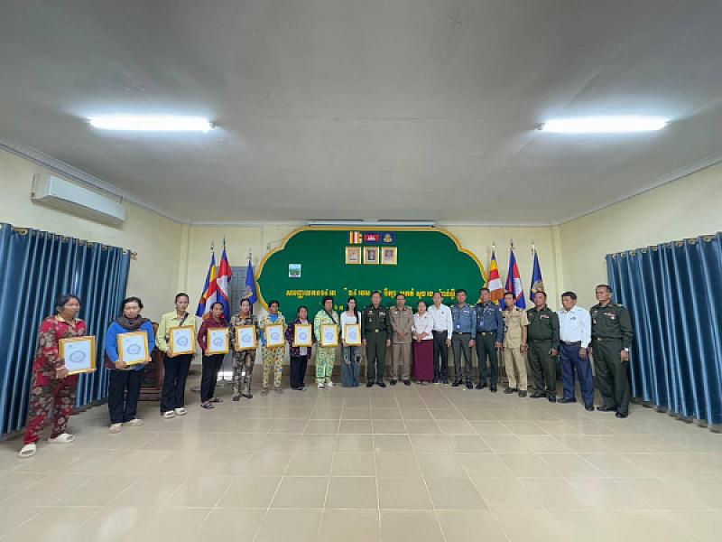 គ្រួសារសពអតីតយុទ្ធជនចំនួន៩គ្រួសារទទួលបានថវិកាបេឡាមរណសង្គ្រោះពី ស.អ.ក. ខេត្តកំពង់ស្ពឺ - Image 6