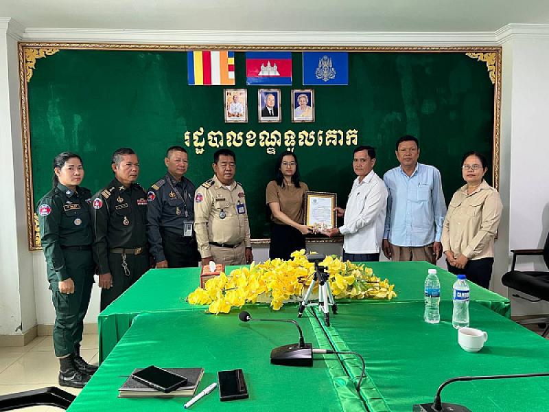 ស.អ.ក. រាជធានីភ្នំពេញបន្តប្រគល់ថវិកាបេឡាមរណសង្គ្រោះជូនគ្រួសារសពអតីតយុទ្ធជនចំនួនបីគ្រួសារ - Image 2