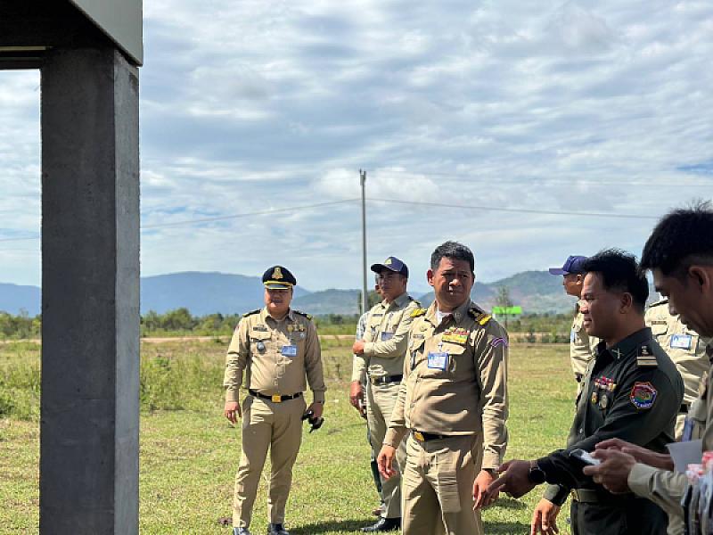 សម្ដេចតេជោ ហ៊ុន សែន ផ្ដល់ផ្ទះមួយខ្នង ដីមួយហិចតា ជូនឪពុកម្តាយទ័ពជួរមុខប្រចាំការនៅប្រាសាទតាក្របី - Image 8