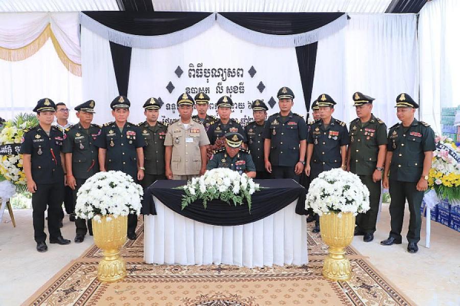 ឧត្តមសេនីយ៍ត្រី នៃ និយម ដឹកនាំក្រុមការងារចូលគោរពវិញ្ញាណក្ខន្ធលោកអនុប្រធានអចិន្ត្រៃយ៍ ស.អ.ក ខេត្តកណ្ដាល  - Image 4