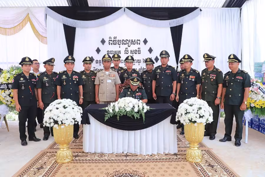 ឧត្តមសេនីយ៍ត្រី នៃ និយម ដឹកនាំក្រុមការងារចូលគោរពវិញ្ញាណក្ខន្ធលោកអនុប្រធានអចិន្ត្រៃយ៍ ស.អ.ក ខេត្តកណ្ដាល  - Image 4