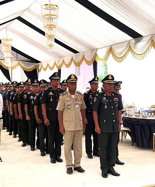 ឧត្តមសេនីយ៍ត្រី នៃ និយម ដឹកនាំក្រុមការងារចូលគោរពវិញ្ញាណក្ខន្ធលោកអនុប្រធានអចិន្ត្រៃយ៍ ស.អ.ក ខេត្តកណ្ដាល  - Image 5