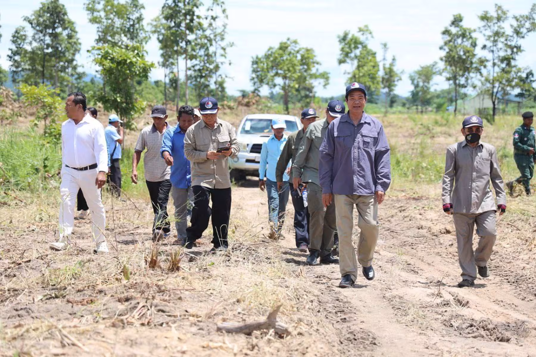 ឯកឧត្តមកិត្តិសង្គហបណ្ឌិត គន់ គីម បានដឹកនាំក្រុមការងារចុះពិនិត្យការសាងសង់ផ្ទះជូនបងប្អូនអតីតយុទ្ធជន