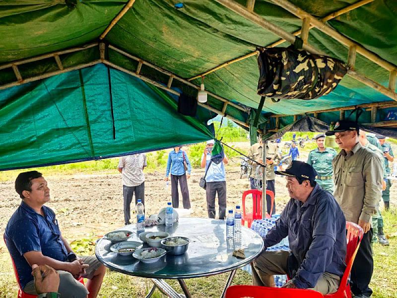 ឯកឧត្តមកិត្តិសង្គហបណ្ឌិត គន់ គីម បានដឹកនាំក្រុមការងារចុះពិនិត្យការសាងសង់ផ្ទះជូនបងប្អូនអតីតយុទ្ធជន - Image 8