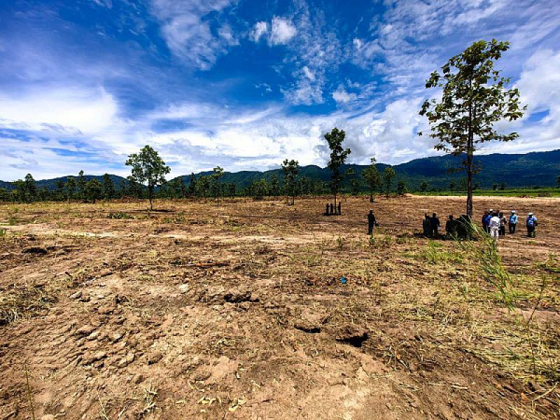 ឯកឧត្តមកិត្តិសង្គហបណ្ឌិត គន់ គីម បានដឹកនាំក្រុមការងារចុះពិនិត្យការសាងសង់ផ្ទះជូនបងប្អូនអតីតយុទ្ធជន - Image 10