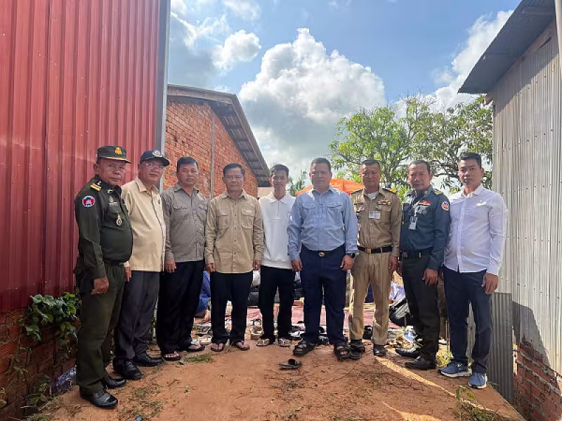 ឧត្តមសេនីយ៍ទោ ហួត សុធី ដឹកនាំក្រុមការងាររៀបចំពិធីសែនក្រុងពាលីសង់ផ្ទះជូនភរិយាកងទ័ពឈរជើងនៅប្រាសាទតាមាន់ 