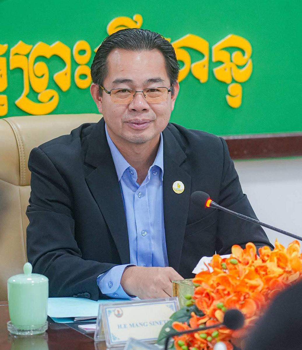 ឯកឧត្តម ម៉ាង ស៊ីណេត អភិបាលខេត្តព្រះសីហនុ បានឧបត្ថម្ភថវិកា ១ ម៉ឺនដុល្លារ ដើម្បីរៀបចំមហាសន្និបាតវិសាមញ្ញទូទាំងប្រទេសតំណាងសមាគមអតីតយុទ្ធជកម្ពុជា