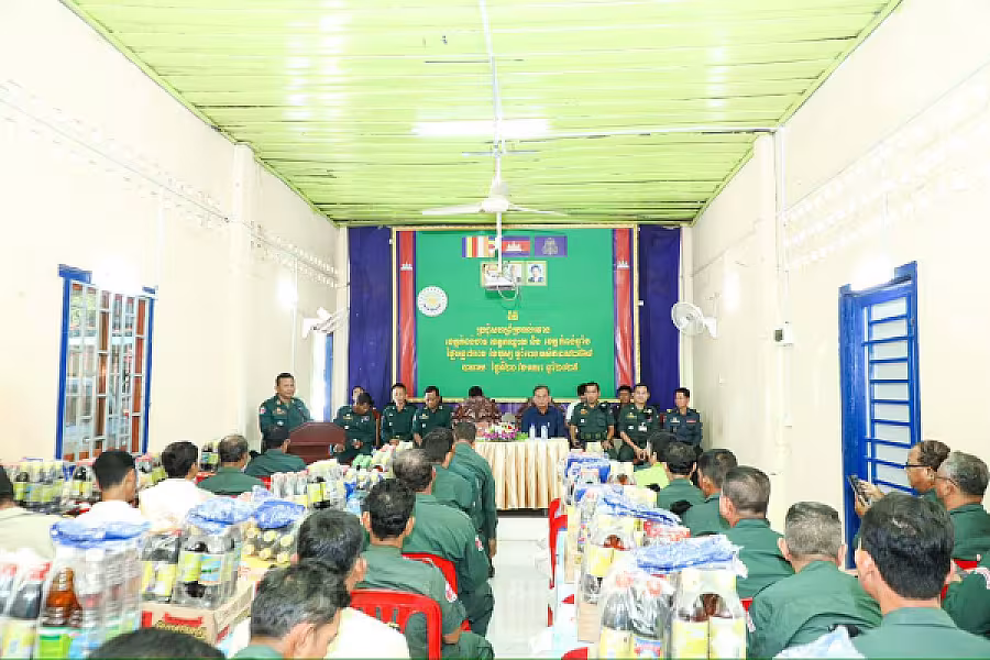 មន្រ្តីនគរបាលជាតិ និងនិវត្តន៍ជន ក្នុងខេត្តកំពង់ចាម ចំនួន ២៥នាក់ ទទួលបានអំណោយពីសម្ដេចធិបតី  - Image 9