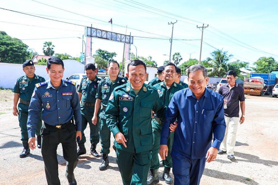 មន្រ្តីនគរបាលជាតិ និងនិវត្តន៍ជន ក្នុងខេត្តកំពង់ចាម ចំនួន ២៥នាក់ ទទួលបានអំណោយពីសម្ដេចធិបតី  - Image 10